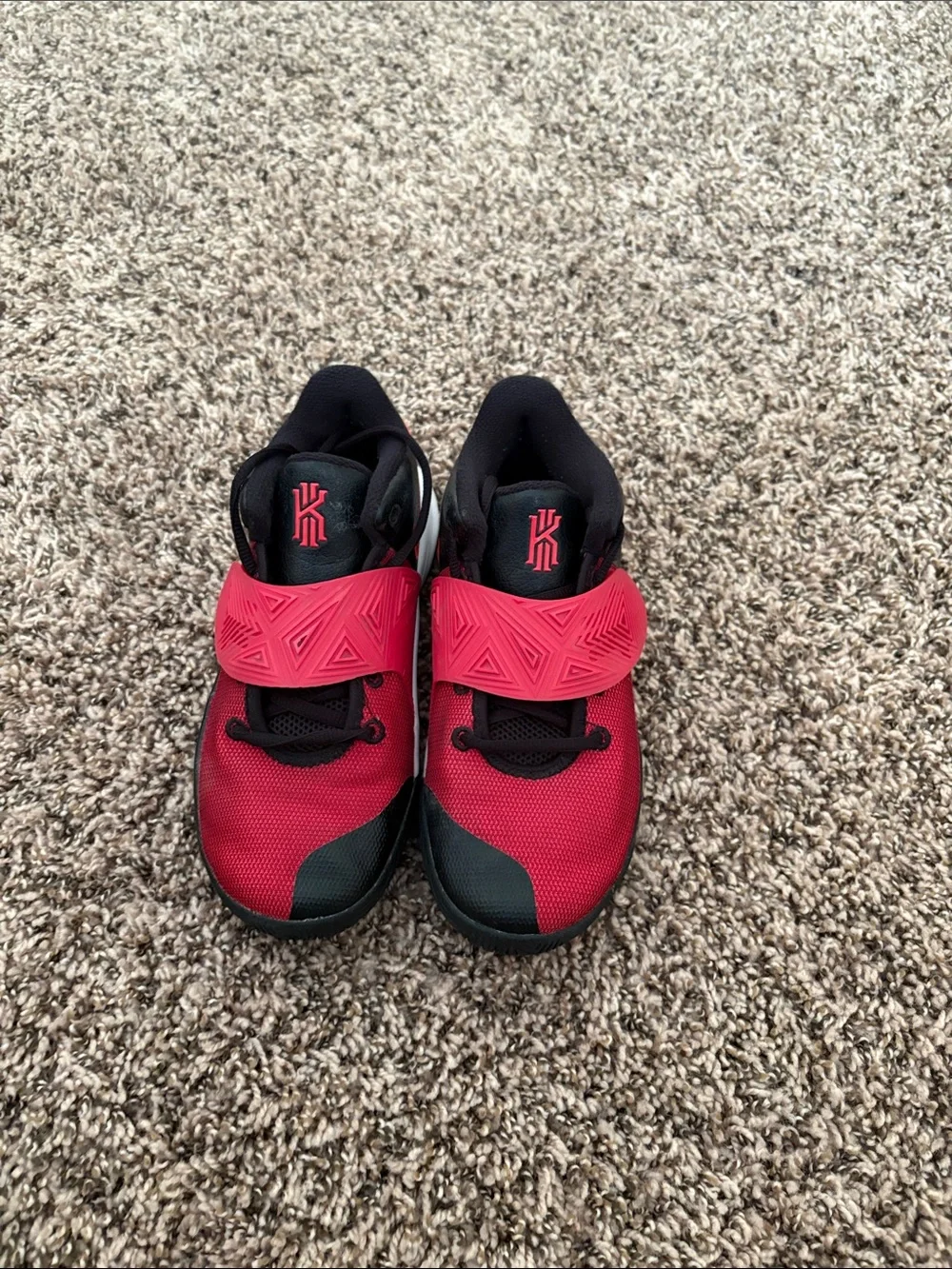 Nike Kyrie Flytrap 3 Kids Basketball Shoes Bred Black Red